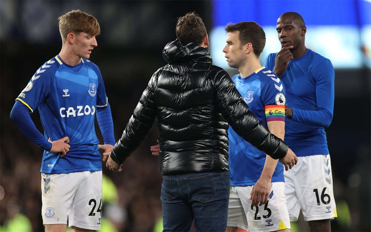 fan-confronts-players-derby.jpg