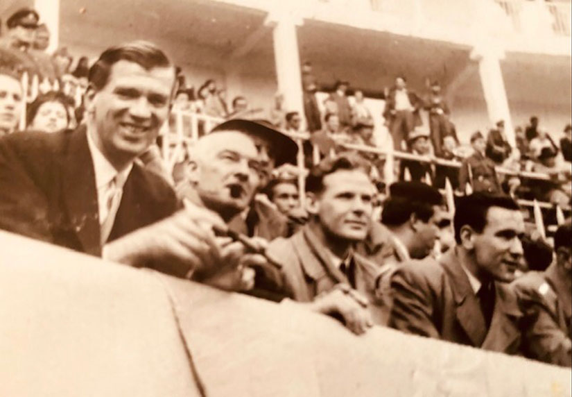 Billy Higgins watching a match in Bogota