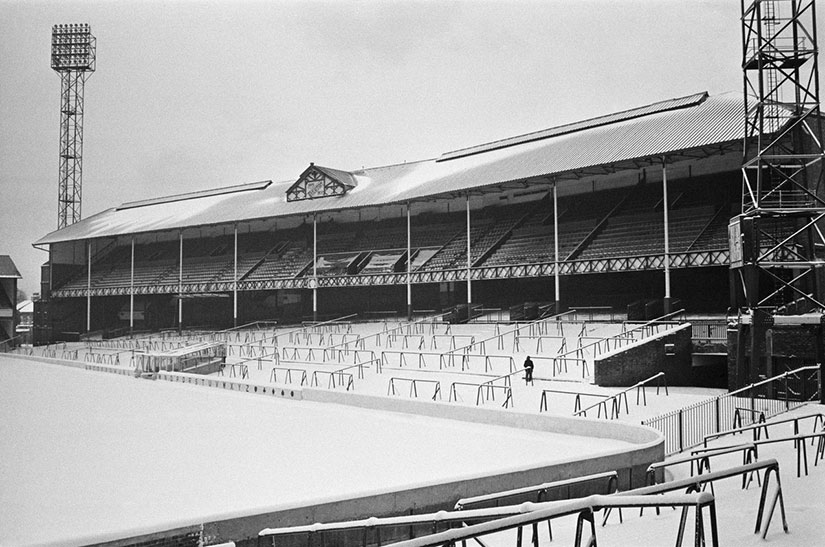 goodison-snow-and-floodlights-early-1960s.jpg