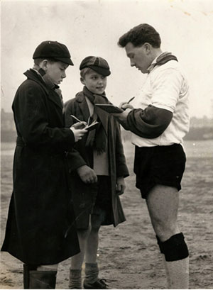 Graham Williams signing autographs