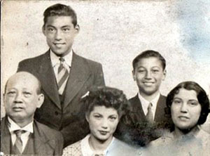 Scott-Lee with his siblings and parents, 1940