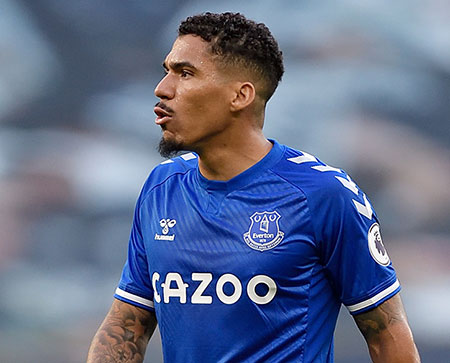 Tottenham vs Man United result, highlights from Premier League as Sarr and Davies punish Fernandes miss