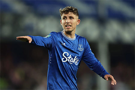 Everton sign Nike kit deal