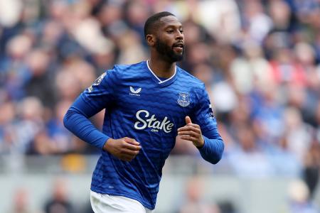 Yakubu challenges Barry and Beto to improve hold-up play and consistency under Moyes