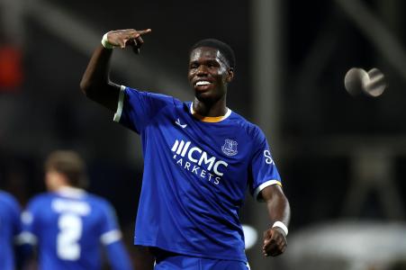 Yakubu sees &ldquo;new Barry&rdquo; and challenges Everton striker to hit 15 league goals
